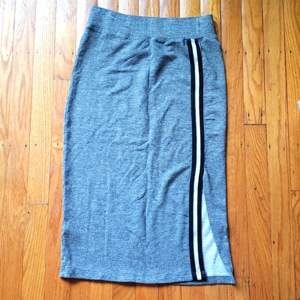 Athleisure skirt with split